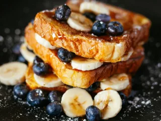 Pain perdu banane-myrtille